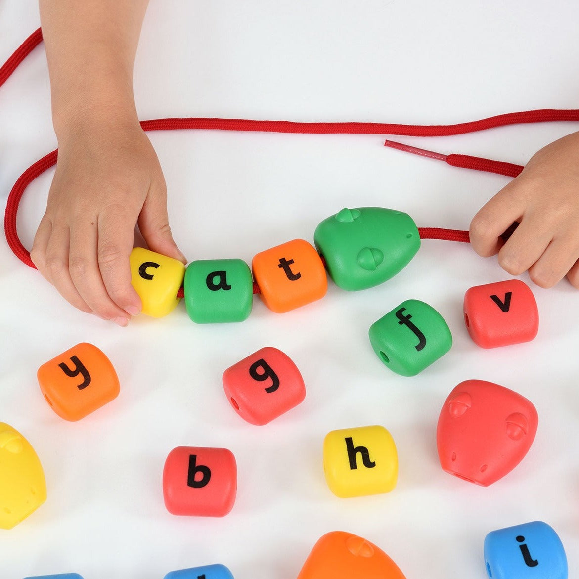 A-Z Lacing Snakes,Do you want to teach your little one the alphabet in a fun and interactive way? Look no further than this letters a-z snake! Lace together your own snake using the lowercase letters on the body segments for easy recognition. The head measures 4 x 4.5 x 2cm and each body segment is 3 x 3 x 2cm, making it the perfect size for little hands to grip. This product includes 5 laces, each 100cm long, and comes in 5 different colors. The activities that can be done with this snake range from linkin