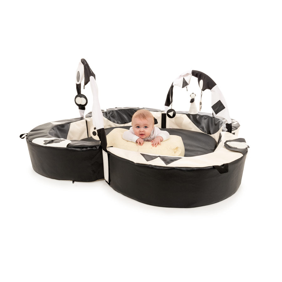 Crescent Ring Super Set Black And White,The Crescent Ring Super Set is top of the range and designed to create a real impact with nursery staff, babies and their mothers. The Black and White colours are designed to aid early development of sight. It looks spectacular and has space for up to 5 babies. It is superbly designed to help with early development. It surrounds a young baby with tactile, visual and sound stimulation, encouraging them to take notice and explore their surroundings. The soft foam walls 