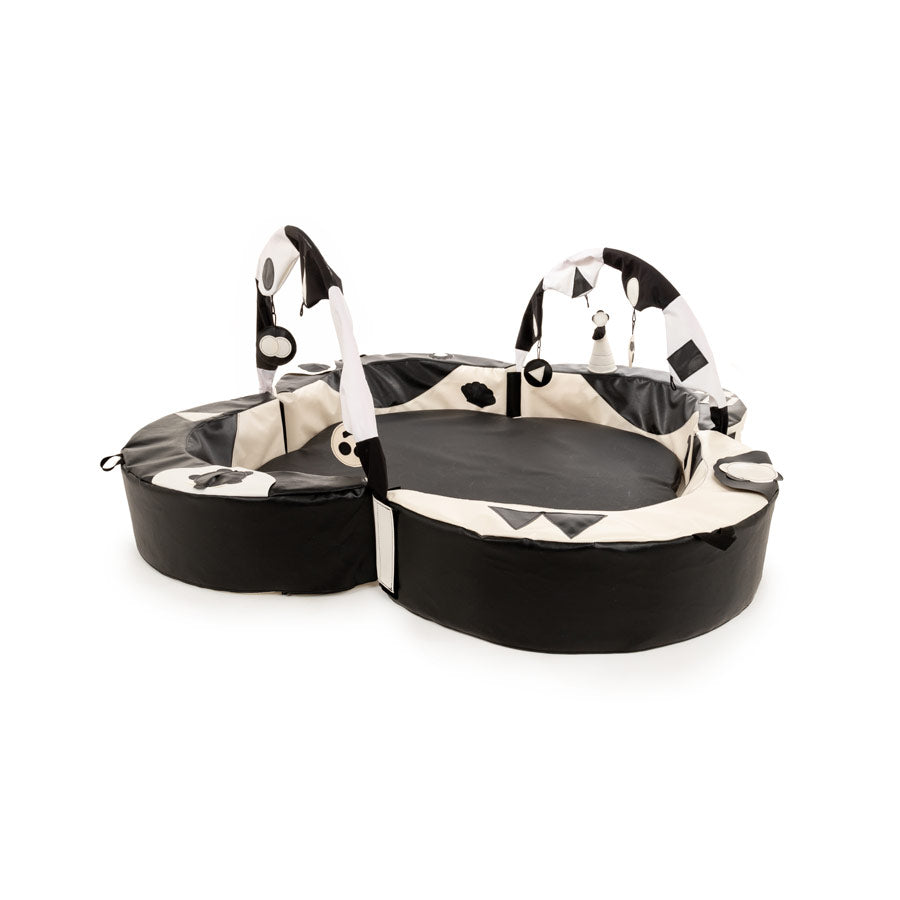 Crescent Ring Super Set Black And White,The Crescent Ring Super Set is top of the range and designed to create a real impact with nursery staff, babies and their mothers. The Black and White colours are designed to aid early development of sight. It looks spectacular and has space for up to 5 babies. It is superbly designed to help with early development. It surrounds a young baby with tactile, visual and sound stimulation, encouraging them to take notice and explore their surroundings. The soft foam walls 