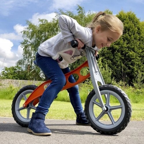 Cruiser Lightweight Balance Bike,The Cruiser Lightweight Balance Bike is a revolutionary tool designed to foster the development of core strength and balance in young children. Its ultra-light construction not only makes it easy for children to handle and maneuver but also encourages them to independently pick up, carry, and store the bike, promoting a sense of responsibility and autonomy. This balance bike is an excellent choice for parents and educators looking to support the physical development of their