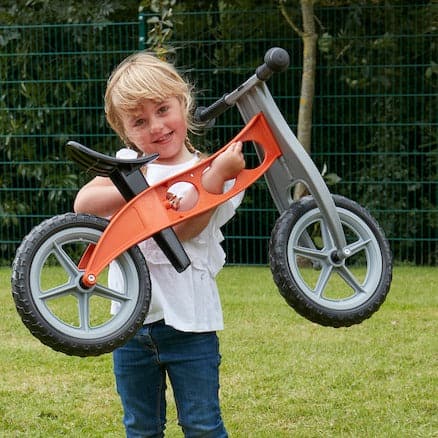 Cruiser Lightweight Balance Bike,The Cruiser Lightweight Balance Bike is a revolutionary tool designed to foster the development of core strength and balance in young children. Its ultra-light construction not only makes it easy for children to handle and maneuver but also encourages them to independently pick up, carry, and store the bike, promoting a sense of responsibility and autonomy. This balance bike is an excellent choice for parents and educators looking to support the physical development of their