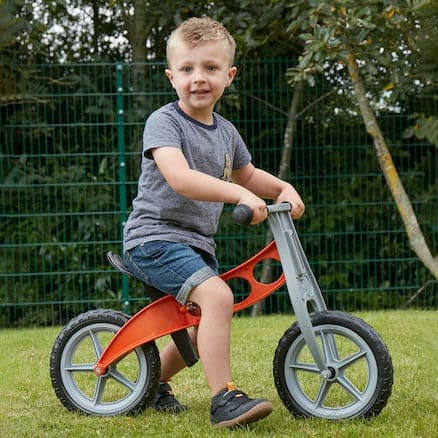 Cruiser Lightweight Balance Bike,The Cruiser Lightweight Balance Bike is a revolutionary tool designed to foster the development of core strength and balance in young children. Its ultra-light construction not only makes it easy for children to handle and maneuver but also encourages them to independently pick up, carry, and store the bike, promoting a sense of responsibility and autonomy. This balance bike is an excellent choice for parents and educators looking to support the physical development of their