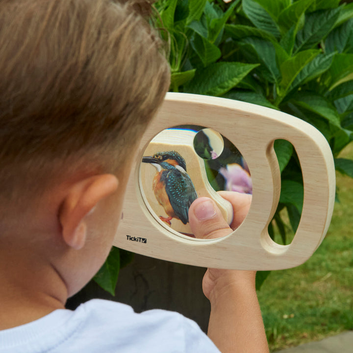 Easy Hold Magnifier,The Easy hold magnifier offers a great start for young explorers providing 3 times magnification (5 times magnification via a small enlargement lens). The easy hold magnifier has an easy to hold hardwood frame making it ideal for small hands. The Easy hold magnifier is a great way to explore the world of insects and animals. A great way to provoke discussion and encourage interaction. The Easy hold magnifier is perfect for Forest School activities. The Easy hold magnifier has a hardwood 