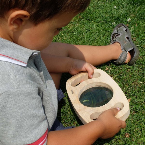 Easy Hold Magnifier,The Easy hold magnifier offers a great start for young explorers providing 3 times magnification (5 times magnification via a small enlargement lens). The easy hold magnifier has an easy to hold hardwood frame making it ideal for small hands. The Easy hold magnifier is a great way to explore the world of insects and animals. A great way to provoke discussion and encourage interaction. The Easy hold magnifier is perfect for Forest School activities. The Easy hold magnifier has a hardwood 