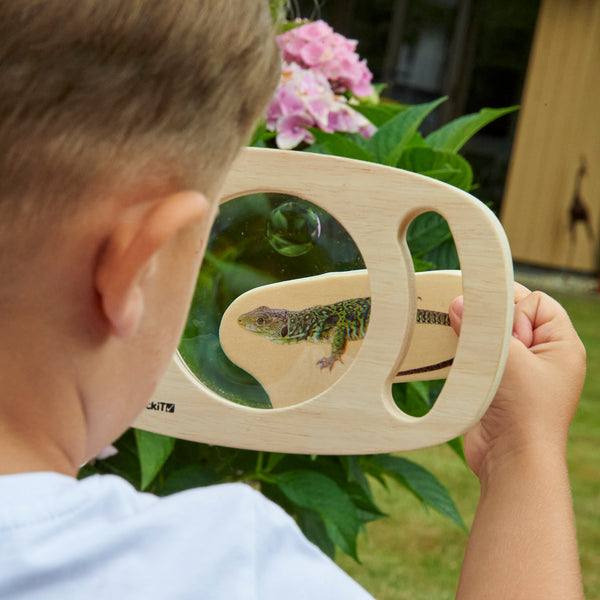 Easy Hold Magnifier,The Easy hold magnifier offers a great start for young explorers providing 3 times magnification (5 times magnification via a small enlargement lens). The easy hold magnifier has an easy to hold hardwood frame making it ideal for small hands. The Easy hold magnifier is a great way to explore the world of insects and animals. A great way to provoke discussion and encourage interaction. The Easy hold magnifier is perfect for Forest School activities. The Easy hold magnifier has a hardwood 