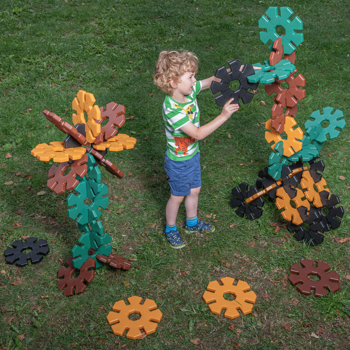 Giant Octoplay Natural Colours Set 2,The Giant Octoplay Natural Colours Set 2 is a must-have for nurseries, kindergartens, and reception classes. This engaging playset allows children to learn while having fun. With this set, kids can construct larger models or multiple simpler models simultaneously, enhancing their creativity and problem-solving skills.The set includes 40 pieces in natural colors, providing a visually appealing experience for little ones. Each piece measures a generous 24cm (9.45 inches) a