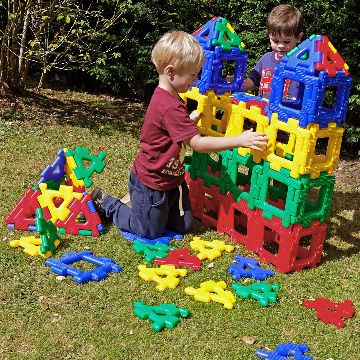 Giant Polydron Class Set,The Giant Polydron Class Set is the ultimate tool for building 2D and 3D shapes with triangles and squares, making it ideal for nurseries, early years, kindergartens, and reception classes. This class set is specifically designed for larger groups of children, providing an engaging and educational experience for everyone. With 80 pieces in total, including 40 squares and 40 triangles, this set offers ample resources for creative exploration and construction. The vibrant colors of th