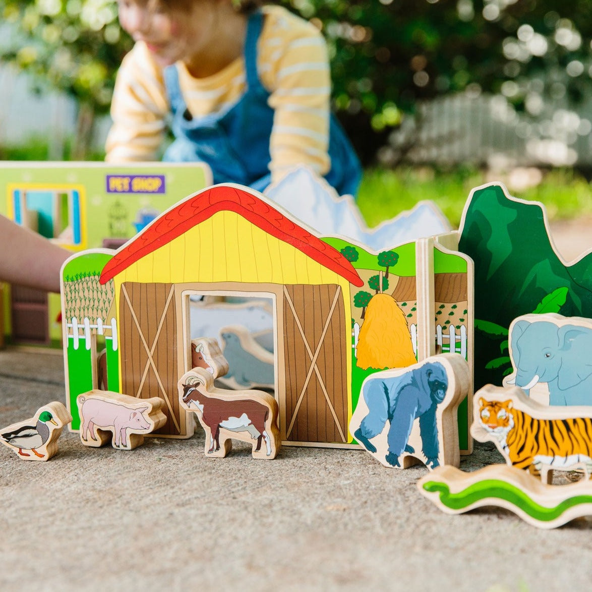 Happy Architect Animals In Their Habitat,This brightly coloured, illustrated Happy Architect Animals in their Habitat set is perfect for open-ended imaginative play. Happy Architect Animals in Their Habitat include sea, pet shop, farm, wild and arctic scenes showing the different ways animals live both in the wild and on domestic settings.A unique construction toy, this generous set contains 30 pieces that come together to create five different environments. These include an ice-capped polar scene, the Asia