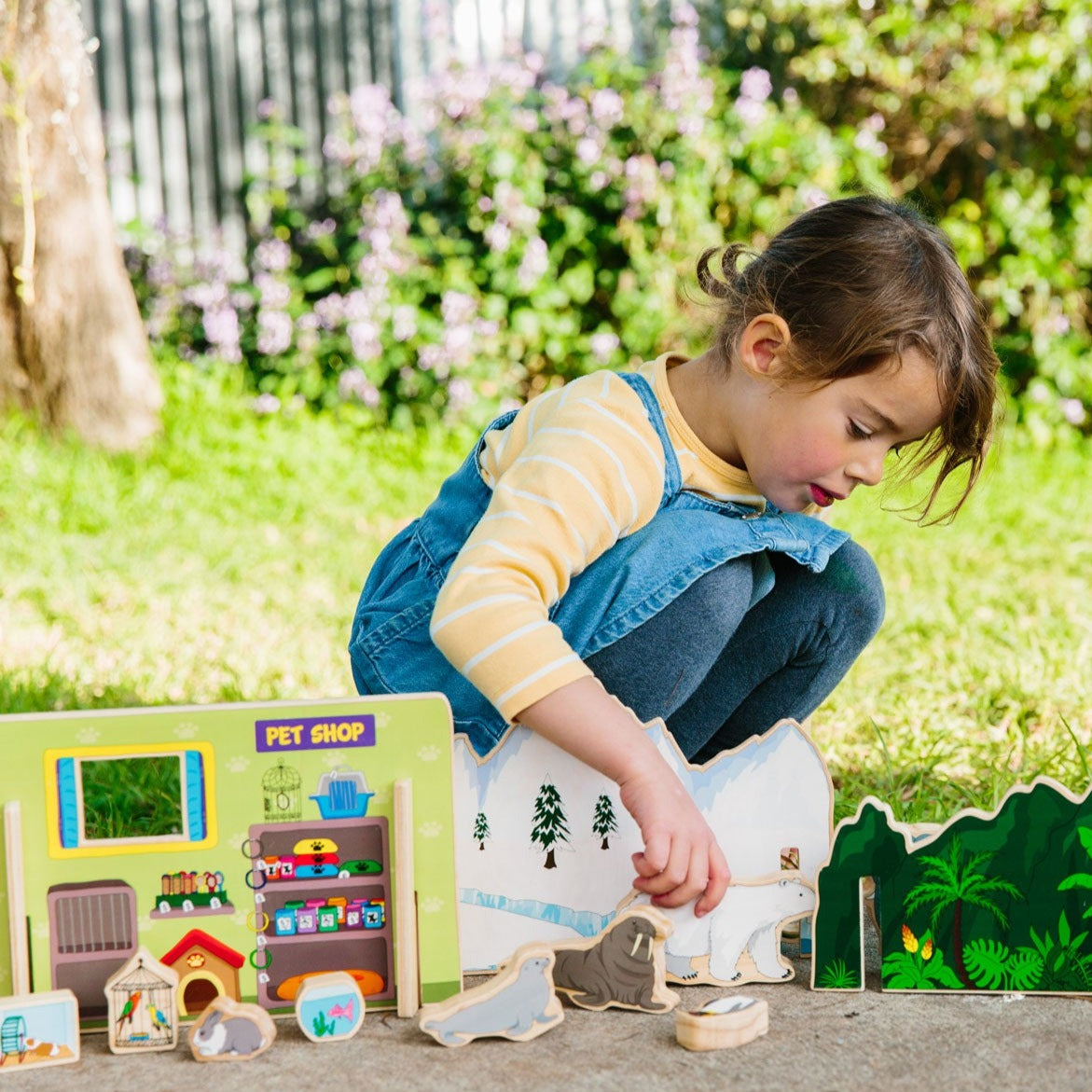 Happy Architect Animals In Their Habitat,This brightly coloured, illustrated Happy Architect Animals in their Habitat set is perfect for open-ended imaginative play. Happy Architect Animals in Their Habitat include sea, pet shop, farm, wild and arctic scenes showing the different ways animals live both in the wild and on domestic settings.A unique construction toy, this generous set contains 30 pieces that come together to create five different environments. These include an ice-capped polar scene, the Asia