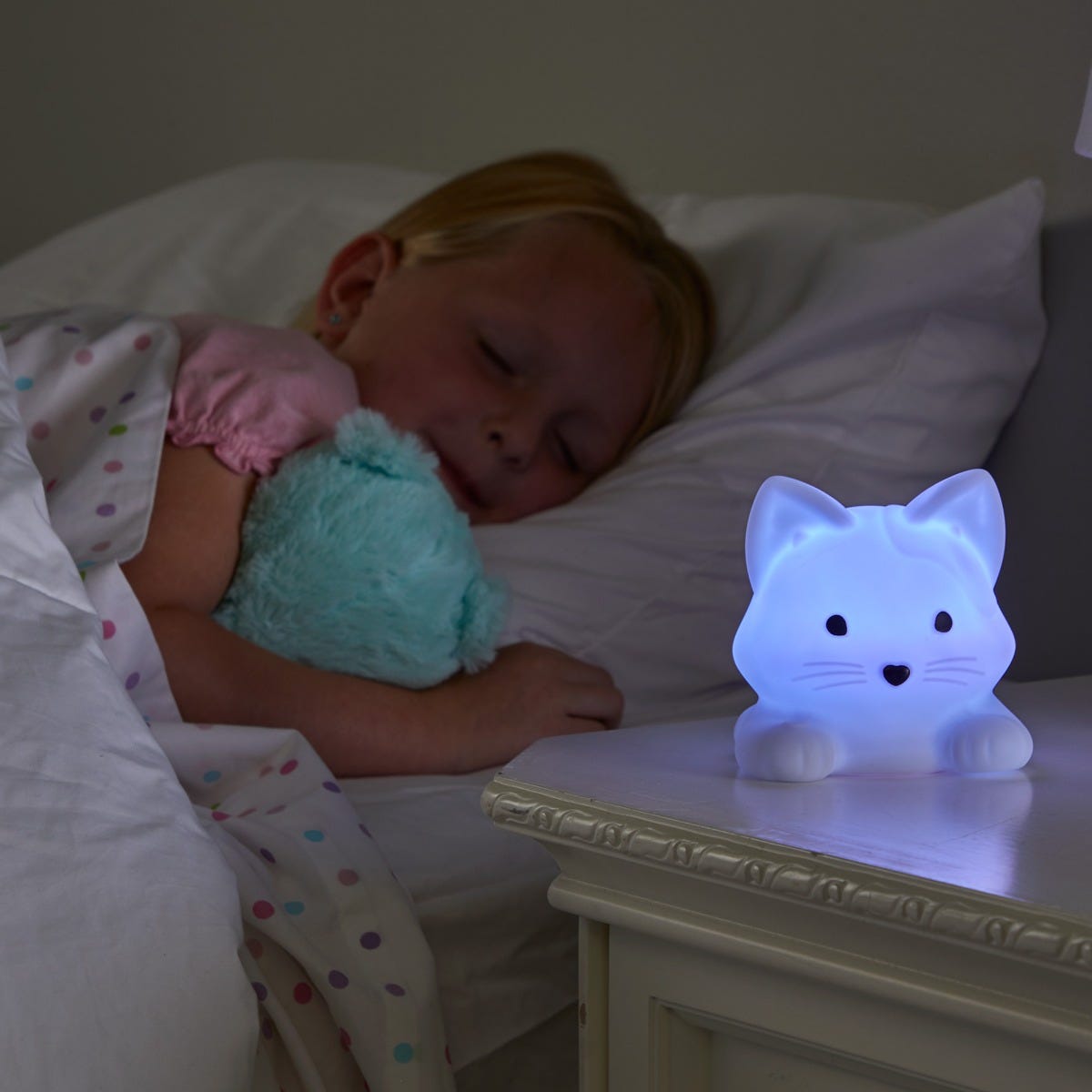 Luna The Calming Kitty,Luna The Calming Kitty Luna The Calming Kitty is the ideal companion for children who need help managing stress and finding calm. This squishy, soothing feline is designed to promote mindfulness and deep breathing, making it perfect for use at home, school, or on the go. Luna also doubles as a colourful night-light to provide comfort at bedtime. Luna The Calming Kitty Features: Breathing Patterns: Luna offers 3 different guided breathing patterns to help children practise mindfulness 